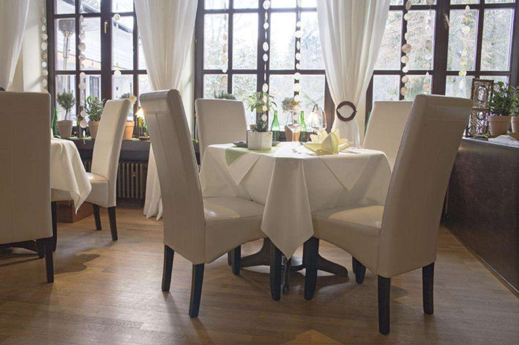 Hotel Kurparkblick Бад-Бергцаберн Ресторан фото